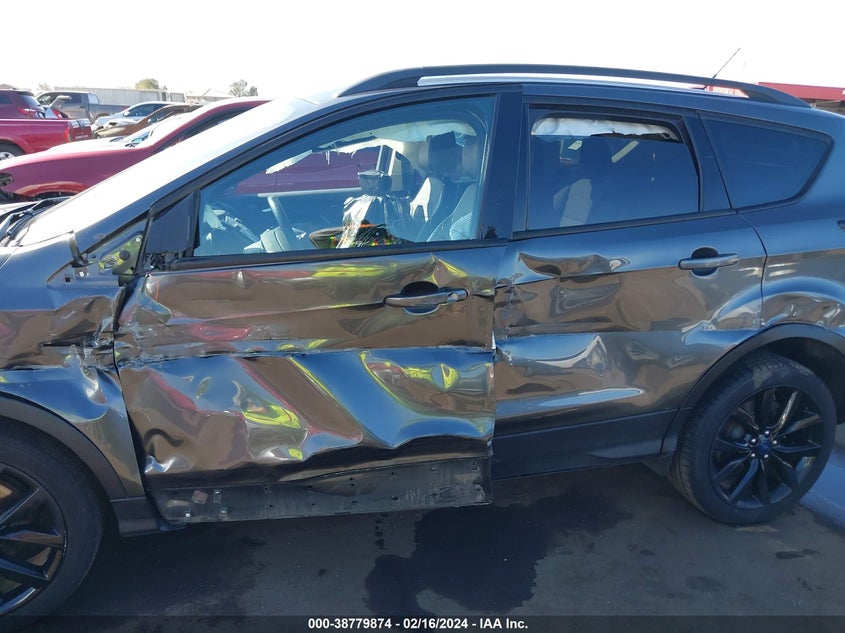 VIN 1FMCU0GD0HUC26422 2017 FORD ESCAPE SE