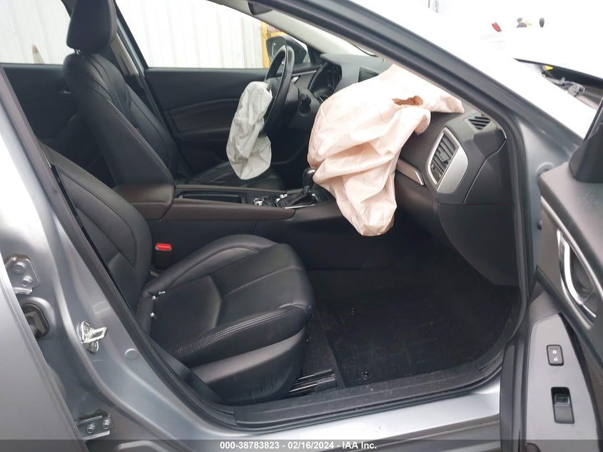 2018 MAZDA MAZDA3 TOURING - 3MZBN1L31JM262398