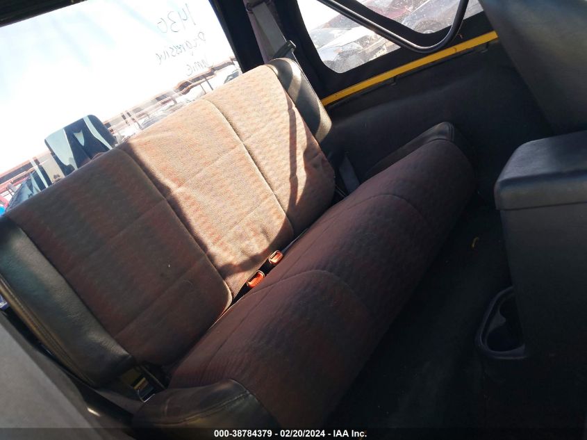 2000 Jeep Wrangler Se VIN: 1J4FA29PXYP767547 Lot: 38784379