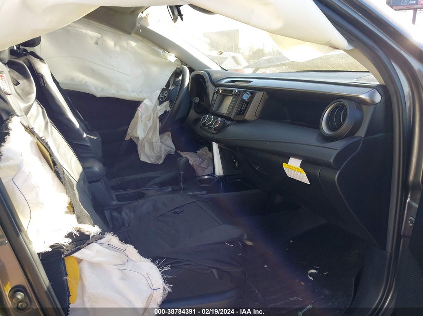 2017 TOYOTA RAV4 LE - JTMZFREV0HJ119171