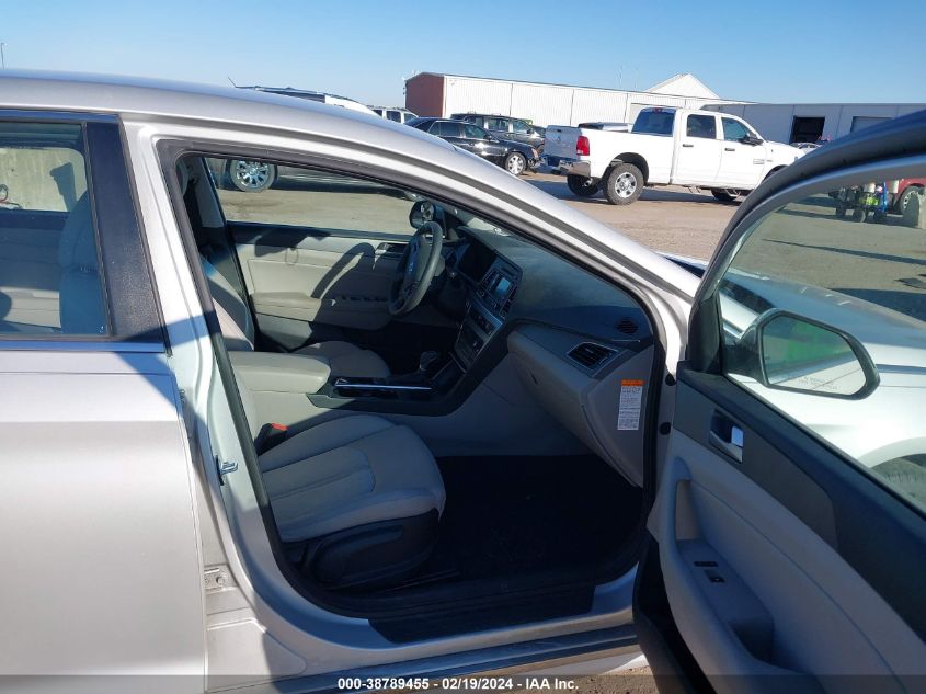 2016 Hyundai Sonata Hybrid Se VIN: KMHE24L14GA027813 Lot: 38789455