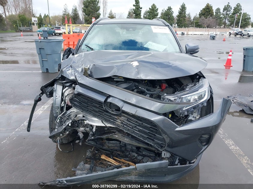2020 TOYOTA RAV4 XLE - 2T3P1RFV2LC106213