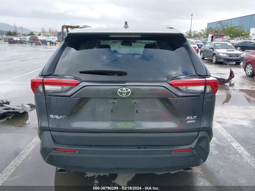 2020 TOYOTA RAV4 XLE - 2T3P1RFV2LC106213