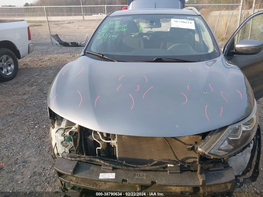 2017 NISSAN ROGUE SPORT SV - JN1BJ1CP2HW036384