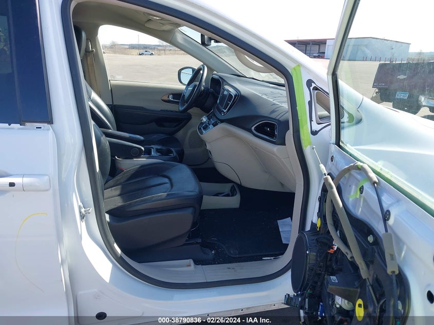 VIN 2C4RC1DG6MR505340 2021 CHRYSLER VOYAGER LXI