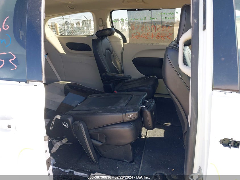 VIN 2C4RC1DG6MR505340 2021 CHRYSLER VOYAGER LXI