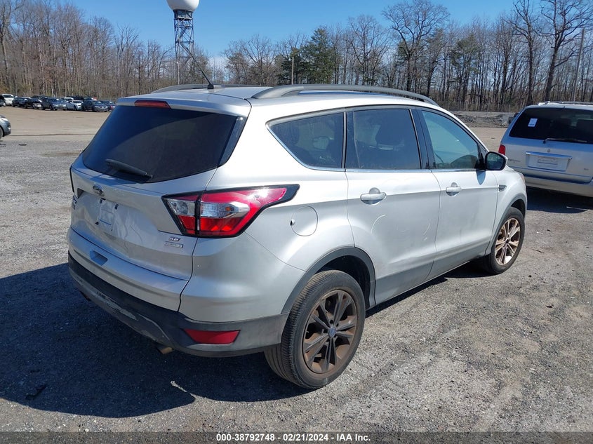 VIN 1FMCU0GD7JUC90009 2018 FORD ESCAPE SE