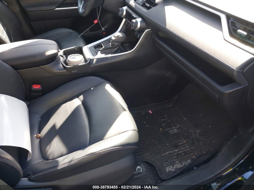 VIN 2T3A1RFV8MC146125 2021 TOYOTA RAV4 XLE PREMIUM