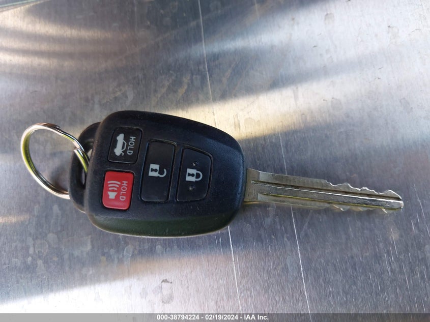 2019 TOYOTA COROLLA LE - 5YFBURHE0KP907647