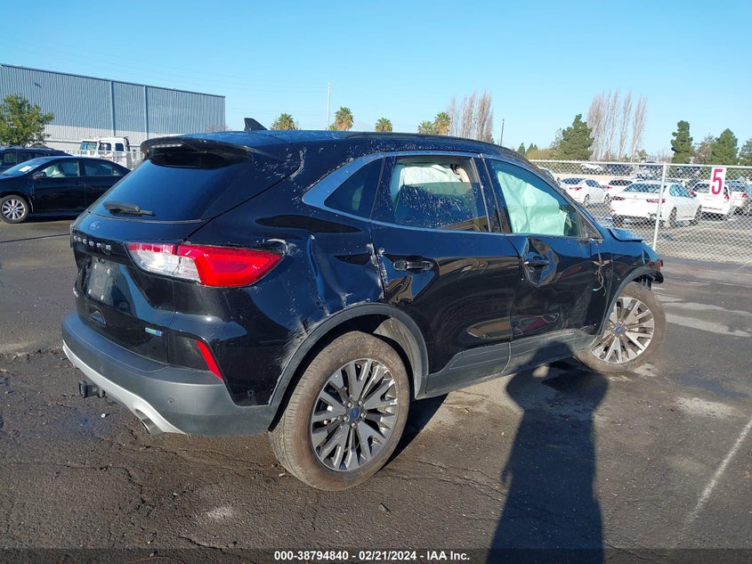 VIN 1FMCU9J98LUB18342 2020 FORD ESCAPE TITANIUM
