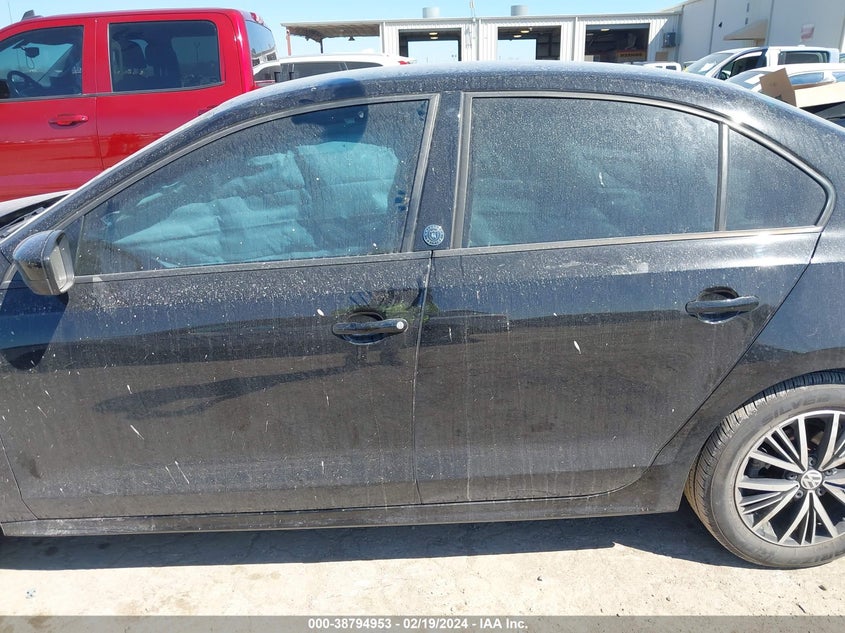 2018 VOLKSWAGEN JETTA 1.4T SE/1.4T WOLFSBURG EDITION - 3VWDB7AJ7JM211493