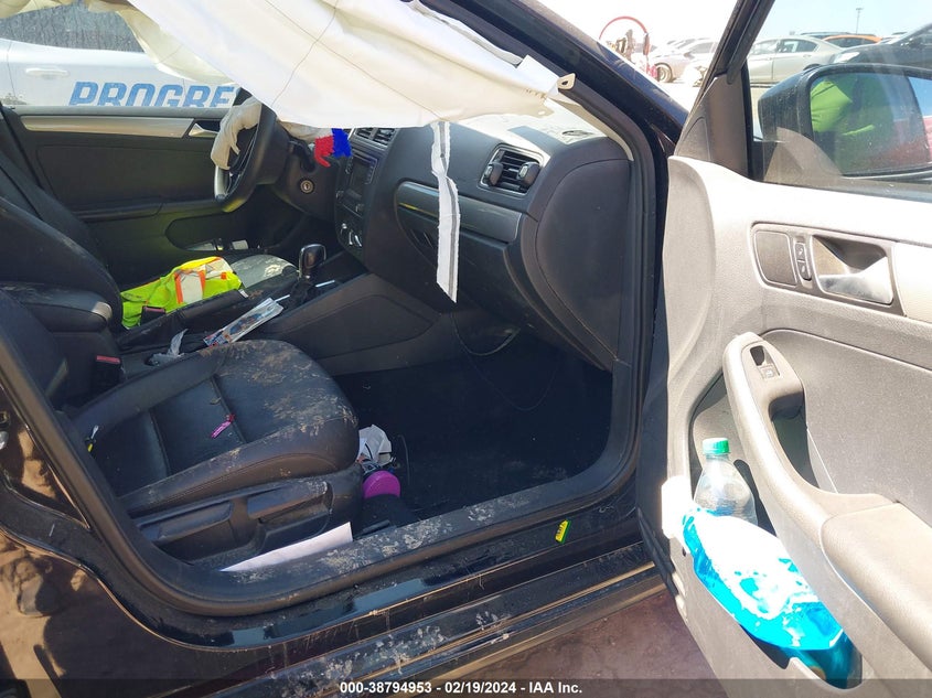 2018 VOLKSWAGEN JETTA 1.4T SE/1.4T WOLFSBURG EDITION - 3VWDB7AJ7JM211493