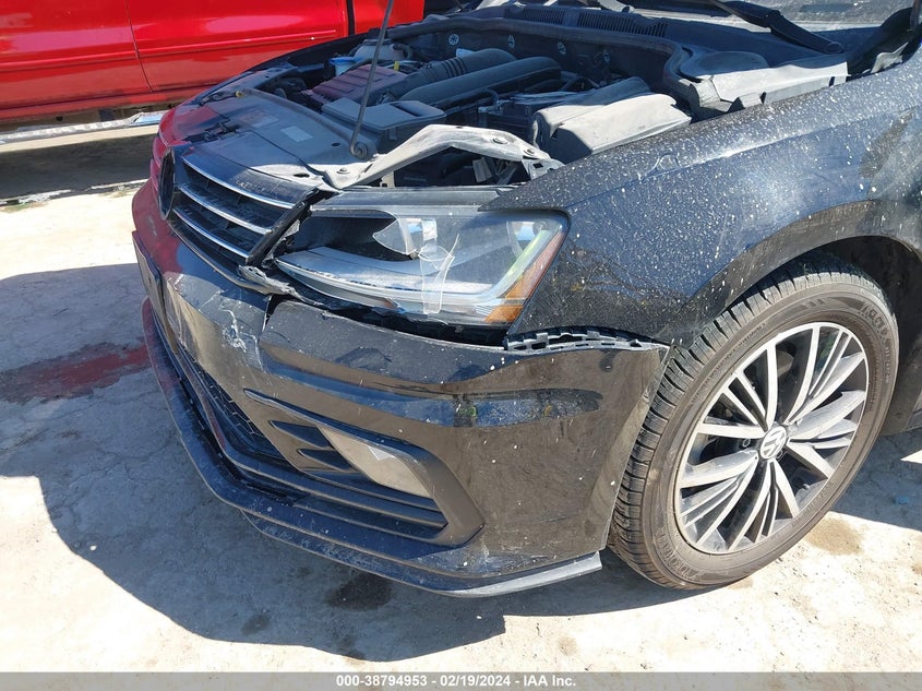 2018 VOLKSWAGEN JETTA 1.4T SE/1.4T WOLFSBURG EDITION - 3VWDB7AJ7JM211493