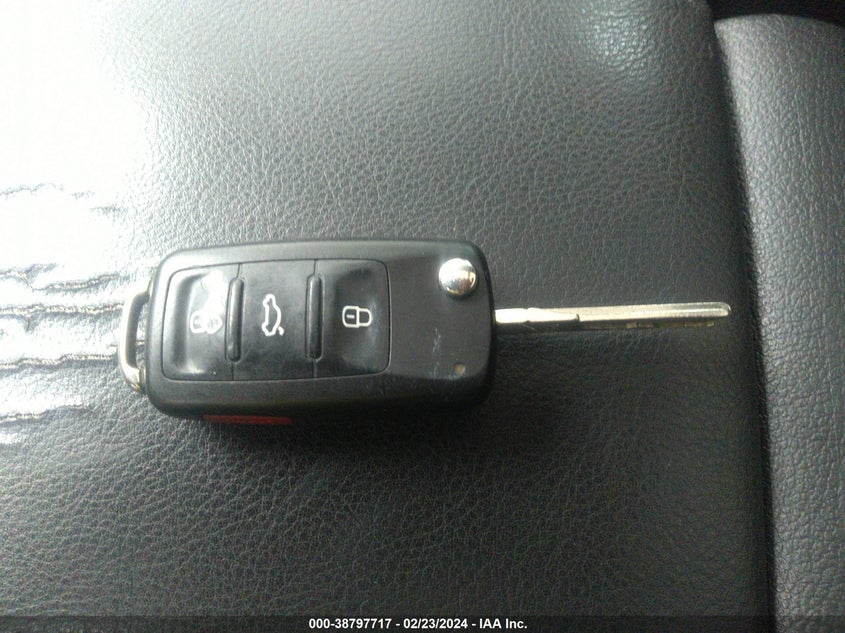 VIN WVGSV7AX4HK028426 2017 VOLKSWAGEN TIGUAN 2.0T WOLFSBURG EDITION