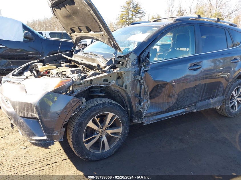 VIN 2T3RFREV1JW826951 2018 TOYOTA RAV4 XLE