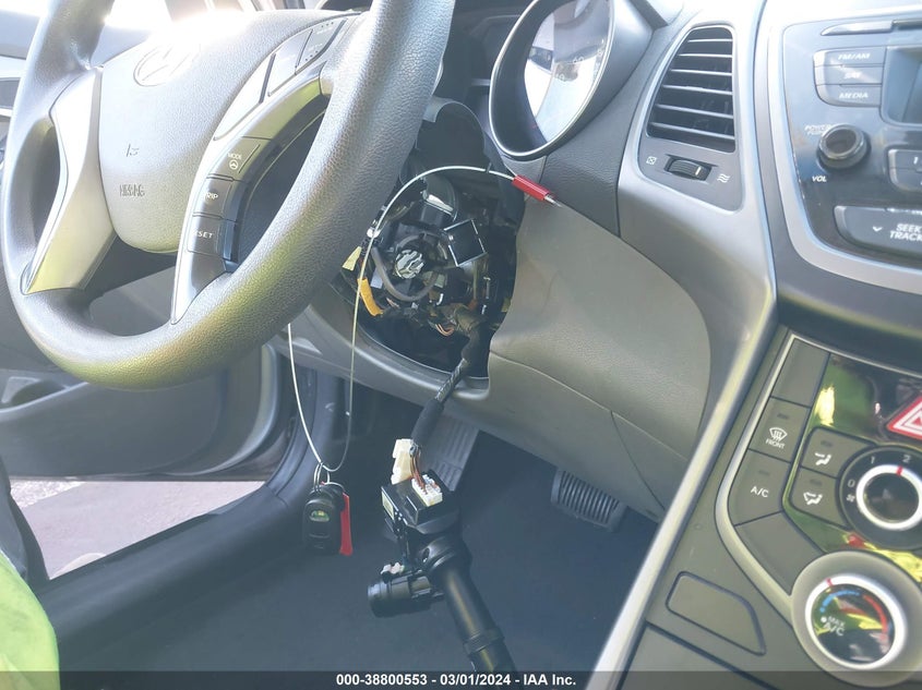 2014 HYUNDAI ELANTRA SE - 5NPDH4AE9EH523247