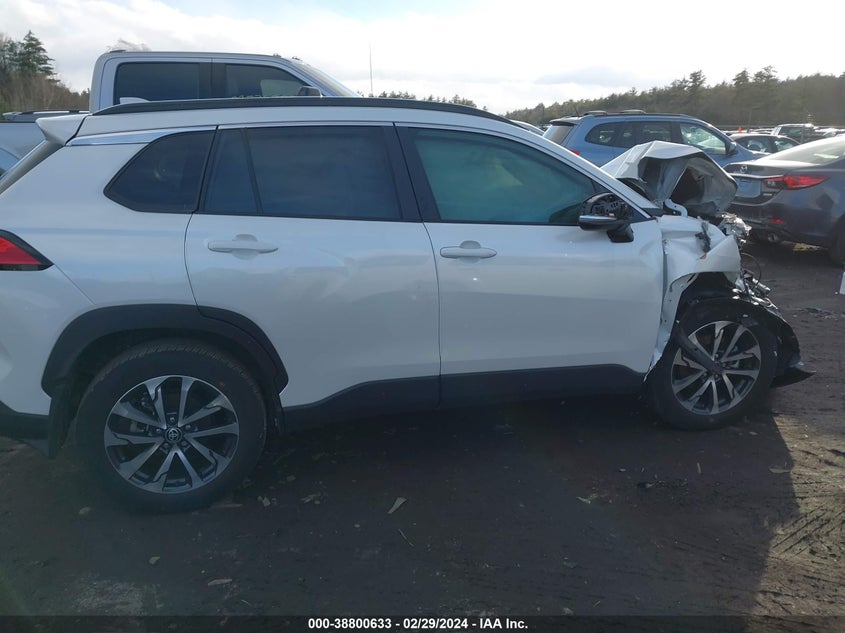 2022 TOYOTA COROLLA CROSS XLE - 7MUDAABG5NV037117