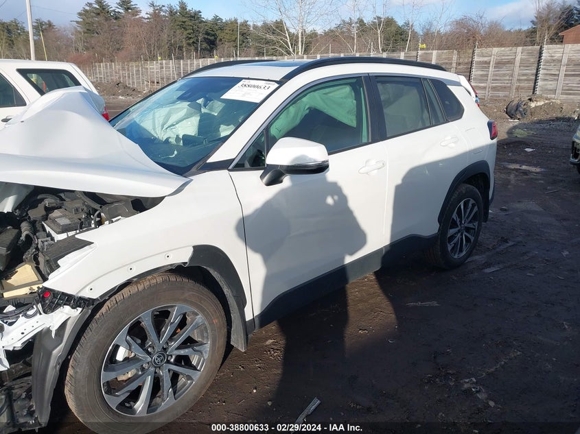 2022 TOYOTA COROLLA CROSS XLE - 7MUDAABG5NV037117