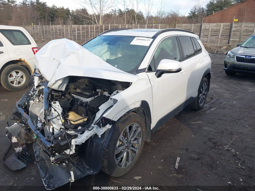 2022 TOYOTA COROLLA CROSS XLE - 7MUDAABG5NV037117