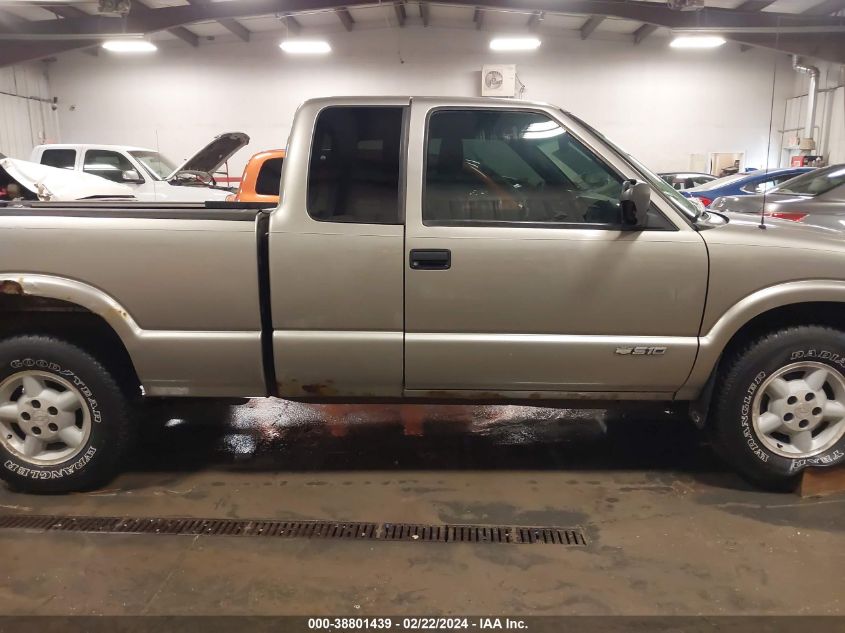 2001 Chevrolet S-10 Ls VIN: 1GCDT19W018108076 Lot: 38801439