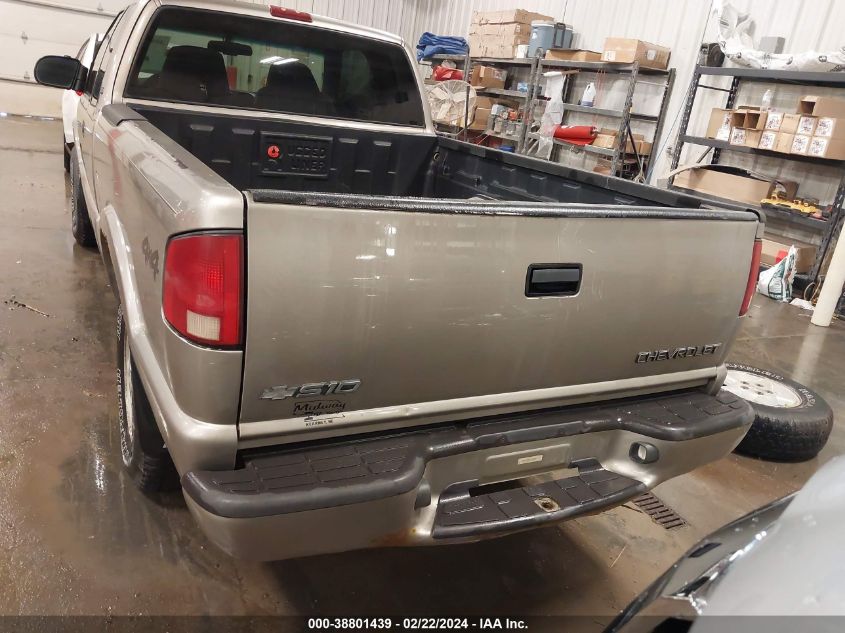 2001 Chevrolet S-10 Ls VIN: 1GCDT19W018108076 Lot: 38801439