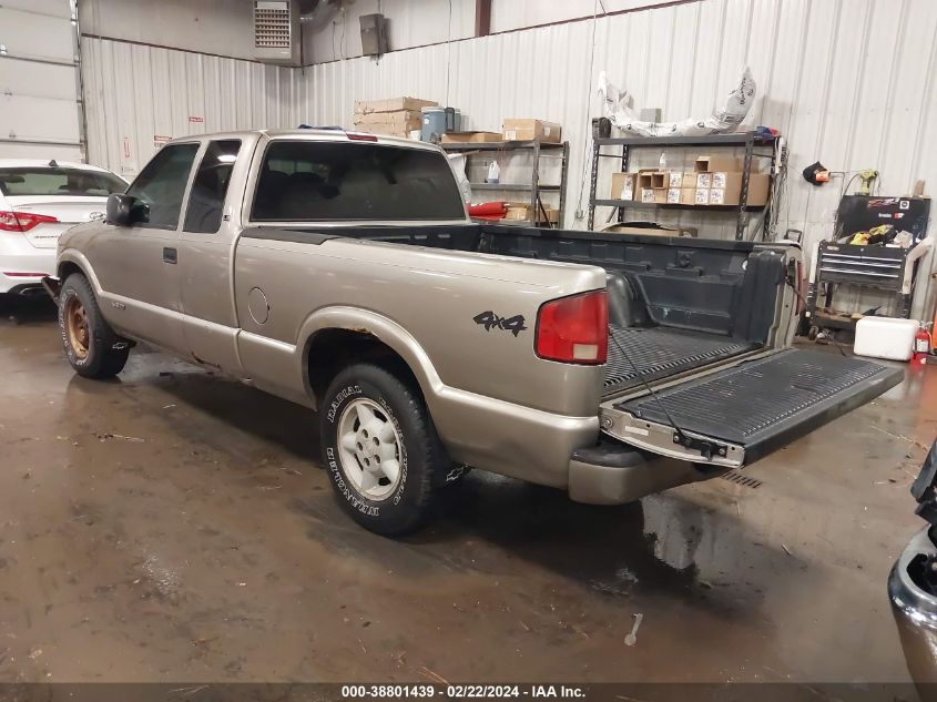 2001 Chevrolet S-10 Ls VIN: 1GCDT19W018108076 Lot: 38801439