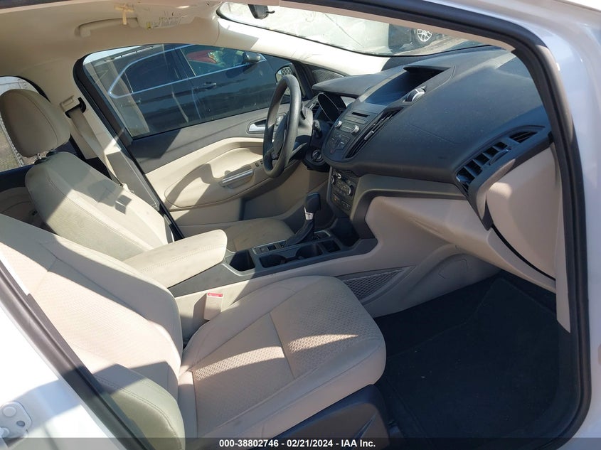 VIN 1FMCU0GD0HUE20982 2017 FORD ESCAPE SE