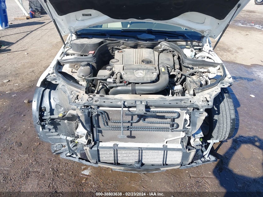 2014 MERCEDES-BENZ C 250 LUXURY/SPORT - WDDGF4HB5ER313726