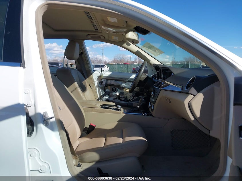 2014 MERCEDES-BENZ C 250 LUXURY/SPORT - WDDGF4HB5ER313726