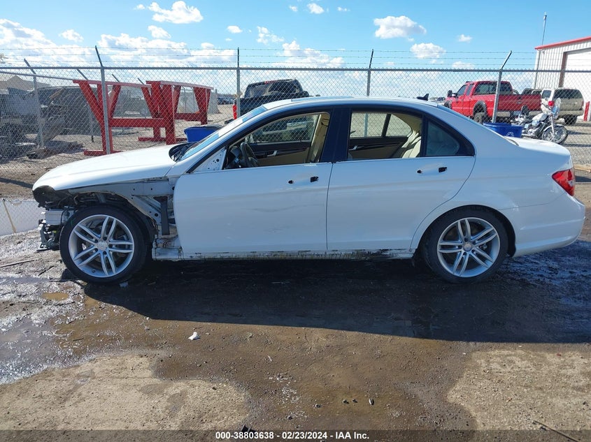 2014 MERCEDES-BENZ C 250 LUXURY/SPORT - WDDGF4HB5ER313726