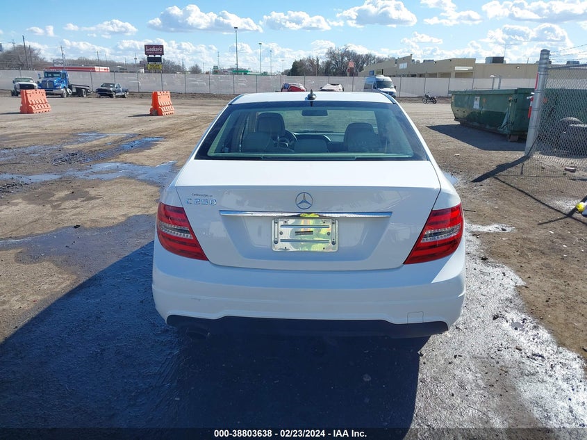 2014 MERCEDES-BENZ C 250 LUXURY/SPORT - WDDGF4HB5ER313726