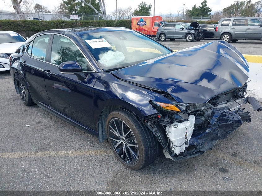 TOYOTA CAMRY SE/NIGHT SHADE 2022
