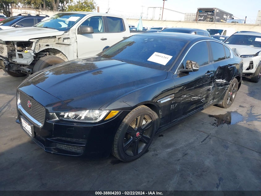 VIN SAJAD4FXXJCP22470 2018 JAGUAR XE 25T PREMIUM