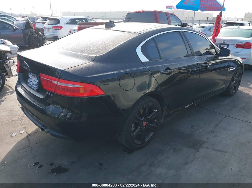 VIN SAJAD4FXXJCP22470 2018 JAGUAR XE 25T PREMIUM