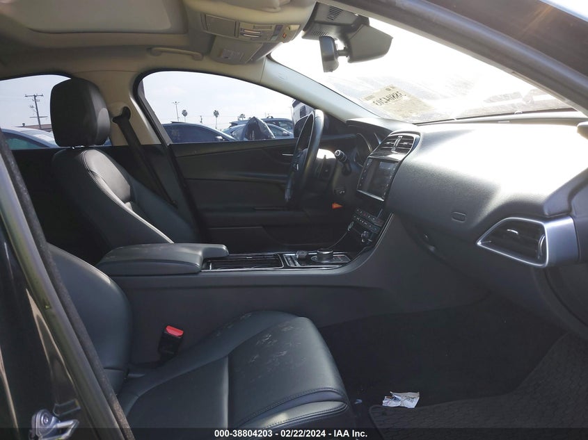 VIN SAJAD4FXXJCP22470 2018 JAGUAR XE 25T PREMIUM