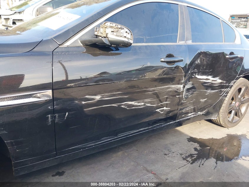 VIN SAJAD4FXXJCP22470 2018 JAGUAR XE 25T PREMIUM