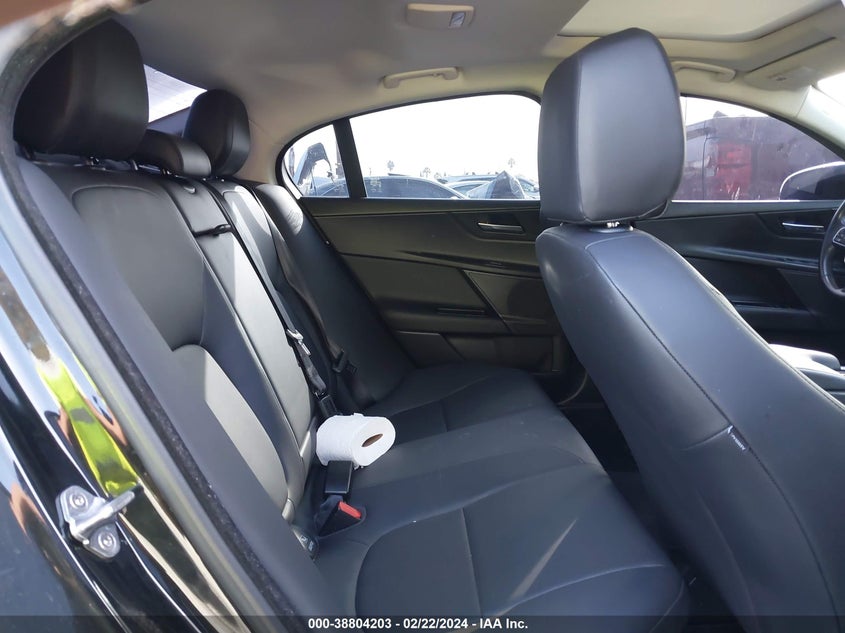 VIN SAJAD4FXXJCP22470 2018 JAGUAR XE 25T PREMIUM