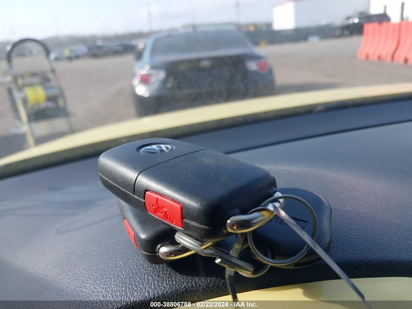 2014 VOLKSWAGEN BEETLE 2.5L - 3VWJP7AT3EM631473