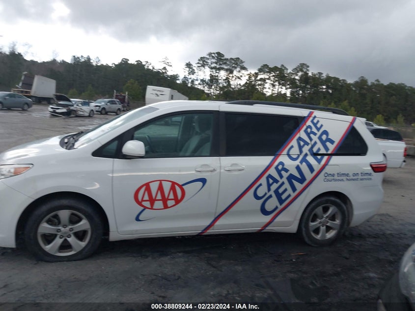 VIN 5TDKZ3DC2HS868756 2017 TOYOTA SIENNA LE 8 PASSENGER