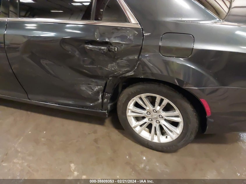 VIN 2C3CCAAG1JH209108 2018 CHRYSLER 300 TOURING L
