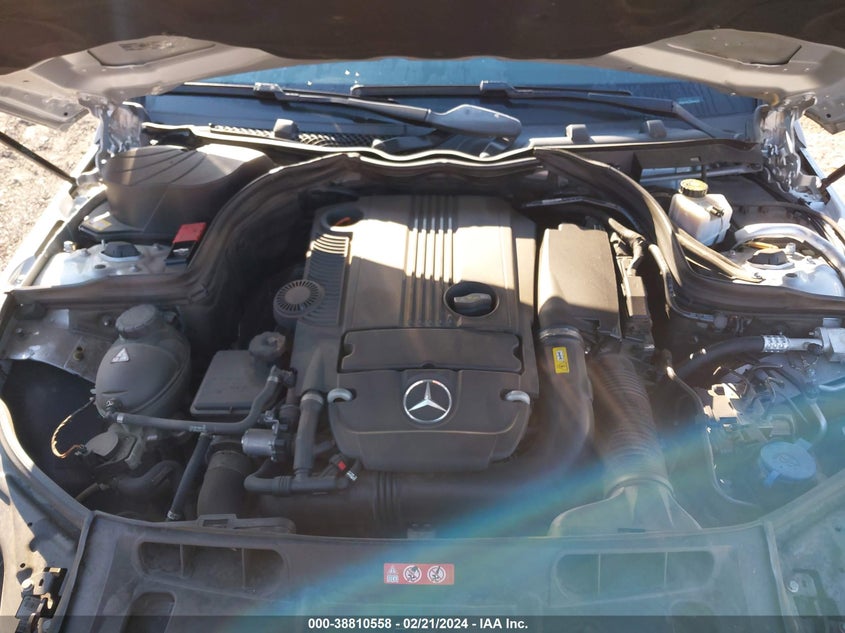 2013 MERCEDES-BENZ C 250 LUXURY/SPORT - WDDGF4HB3DR299520