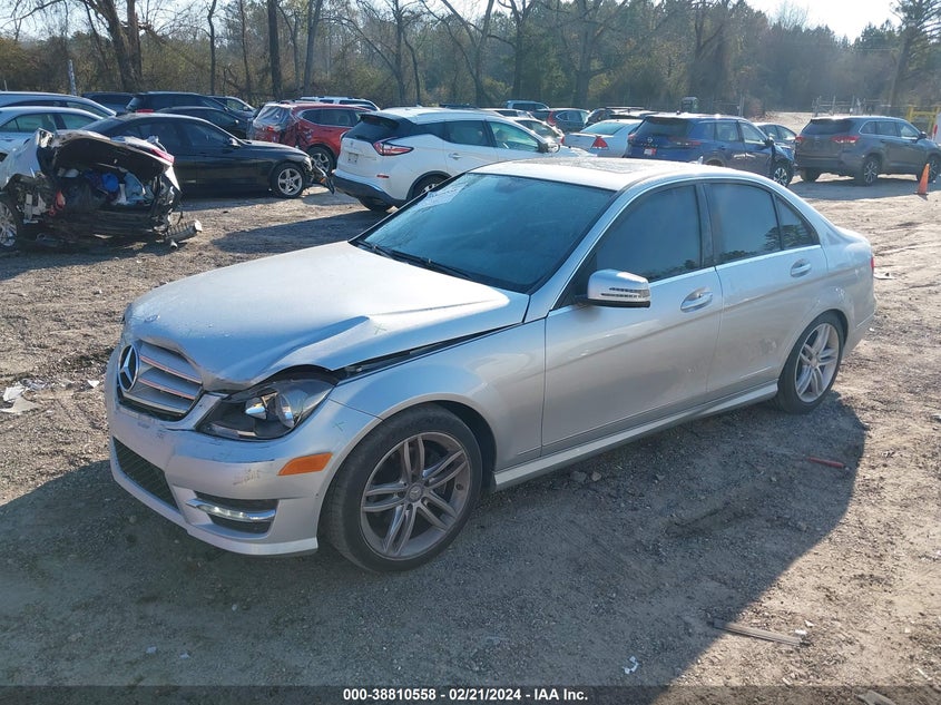 2013 MERCEDES-BENZ C 250 LUXURY/SPORT - WDDGF4HB3DR299520