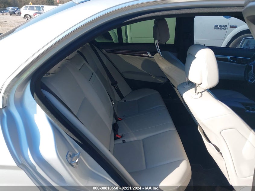 2013 MERCEDES-BENZ C 250 LUXURY/SPORT - WDDGF4HB3DR299520