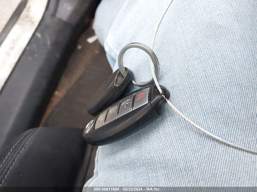 2017 NISSAN ROGUE SV - KNMAT2MV9HP584401