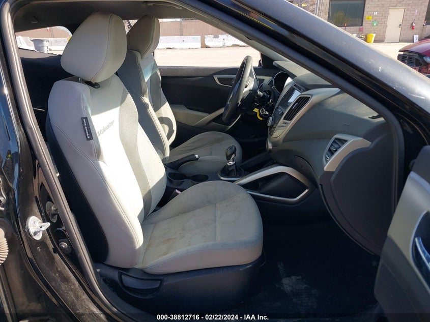 2013 Hyundai Veloster Base W/Gray VIN: KMHTC6AD5DU122503 Lot: 38812716