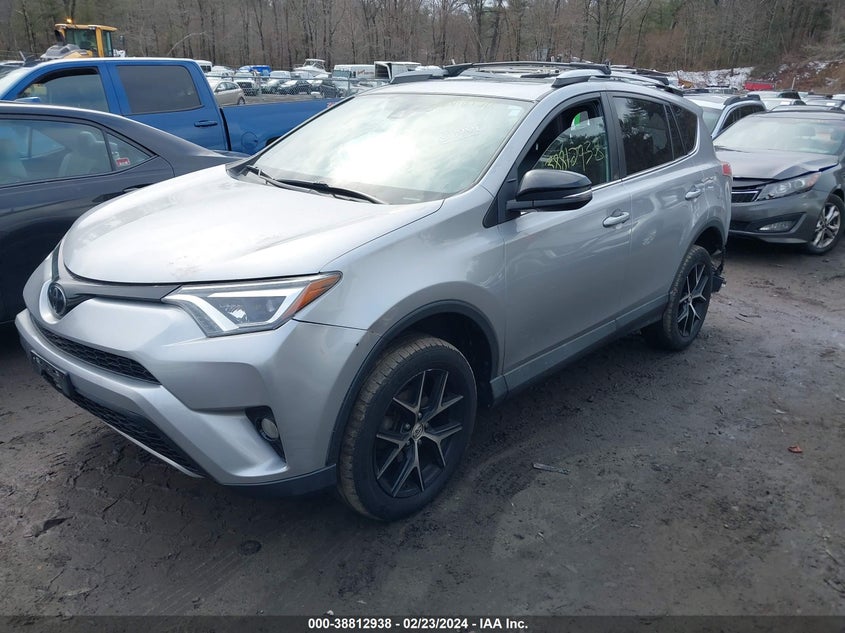 VIN 2T3JFREV8JW716444 2018 TOYOTA RAV4 SE