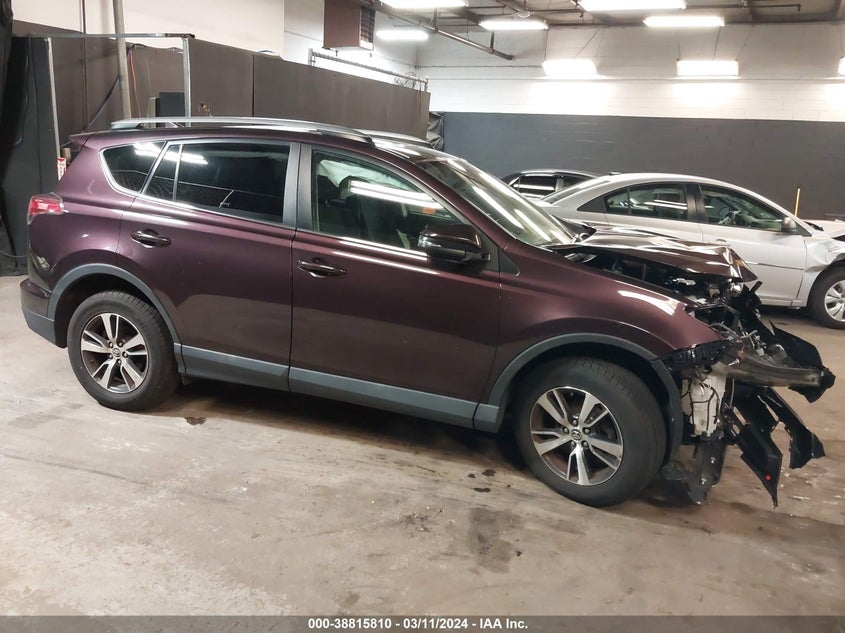 VIN 2T3RFREV8JW715510 2018 TOYOTA RAV4 XLE