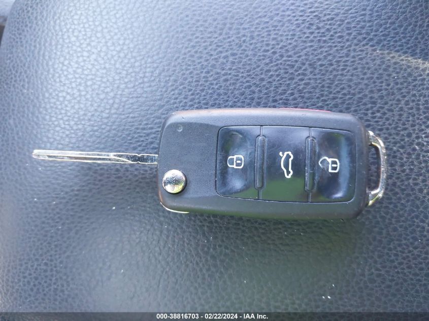 2013 VOLKSWAGEN EOS SPORT - WVWBW8AH6DV009420