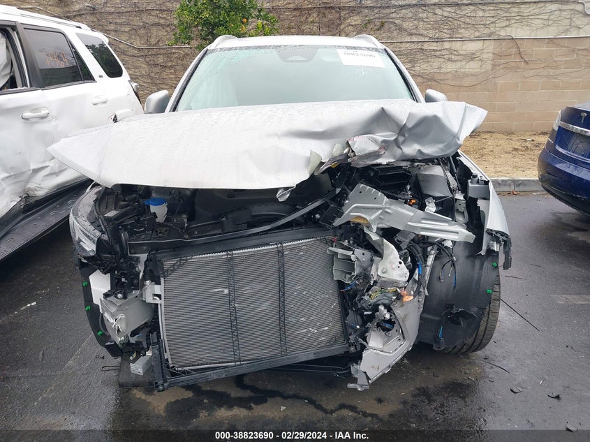 2023 VOLVO XC40 B4 CORE YV4K92HK6P2917052
