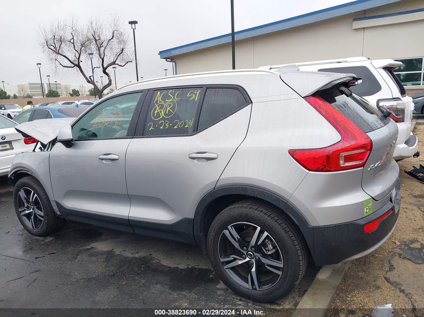 2023 VOLVO XC40 B4 CORE YV4K92HK6P2917052